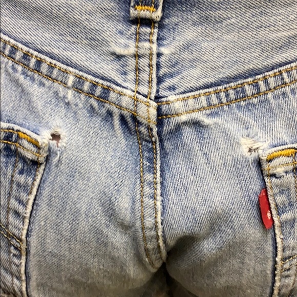 Vintage distressed Levi’s denim shorts - Picture 6 of 8